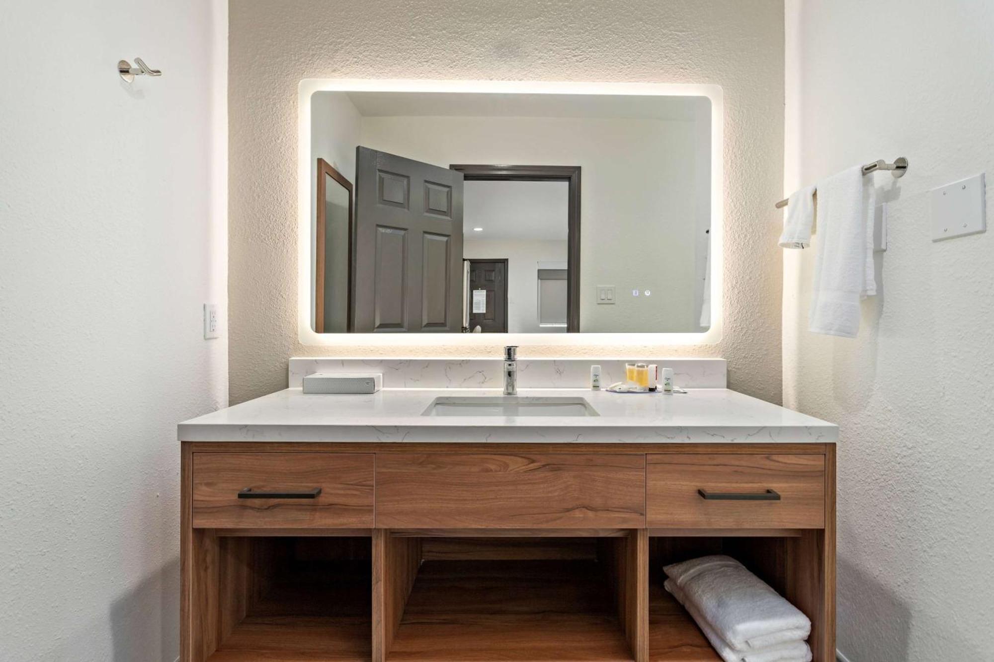 Hotel Baymont By Wyndham Beaumont Extérieur photo