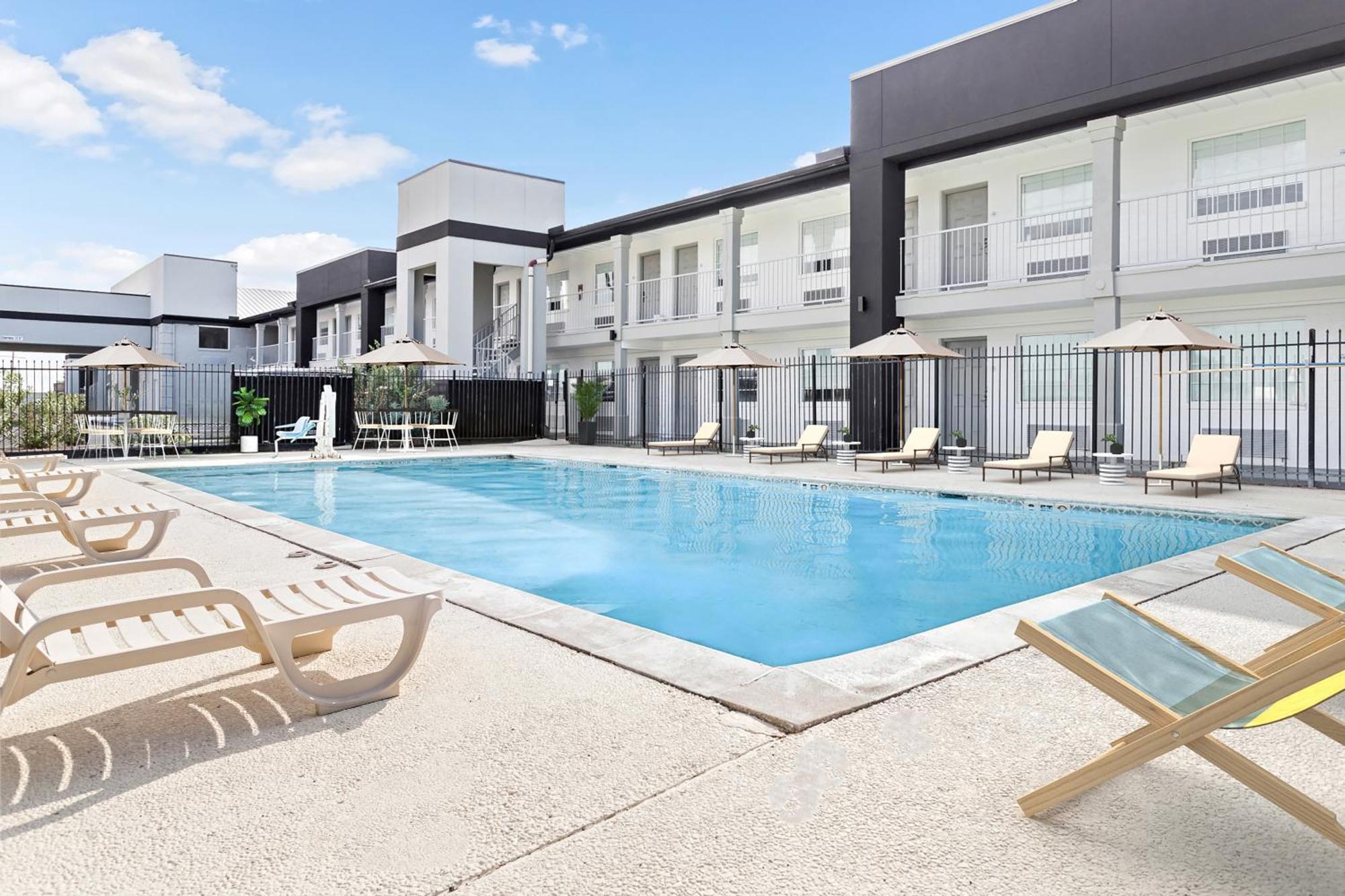 Hotel Baymont By Wyndham Beaumont Extérieur photo