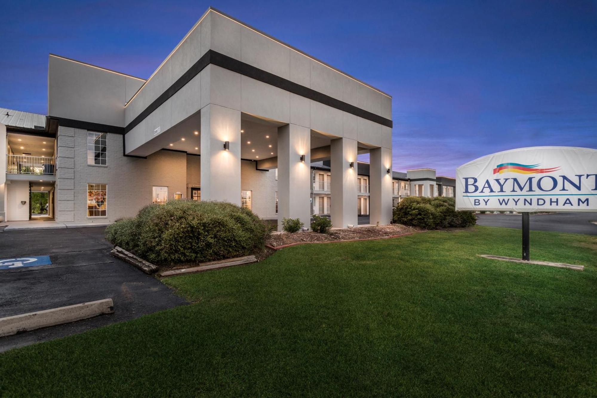 Hotel Baymont By Wyndham Beaumont Extérieur photo