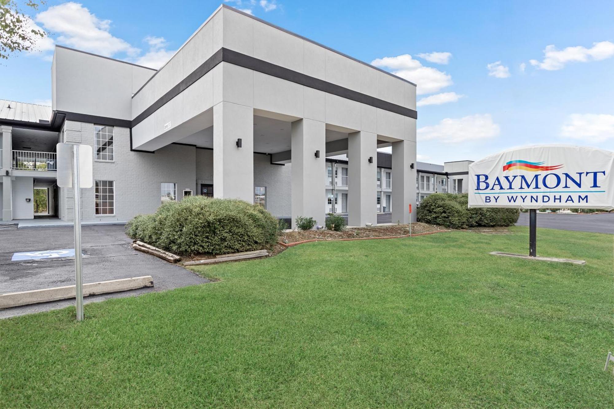 Hotel Baymont By Wyndham Beaumont Extérieur photo